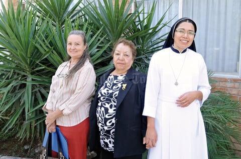 02122015 Lily, Raquel y Madre Marilú.