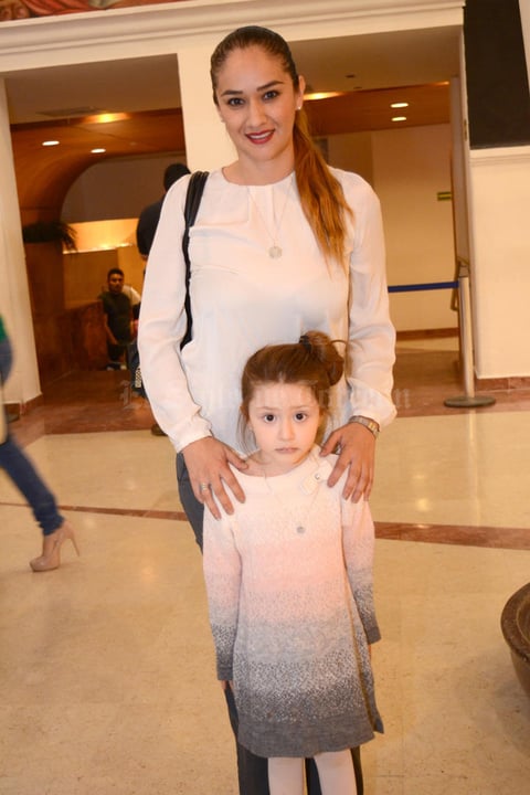 04122015 Kenia y Regina.