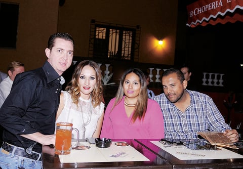 05122015 ENTRE AMIGOS.  Francisco, Lorena, Sugey y Eduardo.