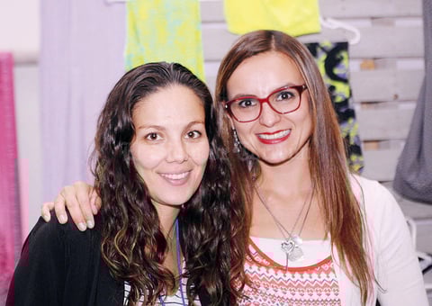 05122015 EN FESTEJO.  Jaqueline y Regina.