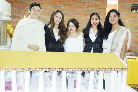 06122015 Enrique Basurto, Ruth Favela, Mariana Delgado, Paola Muñoz y Andrea Cruz.