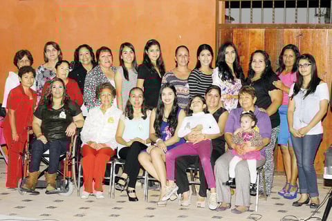 08122015 DESPIDEN SU SOLTERíA.  Amena celebración recibió Montserrat Carrillo Torres.
