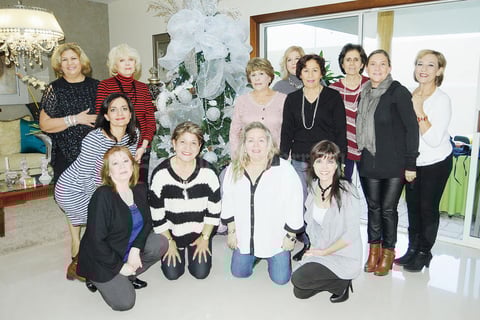 08122015 EN SESIóN.  Damas del Club de Jardinería Lirios en su reunión decembrina.
