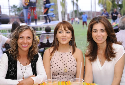 08122015 María Rosa, Gloria y Ale.