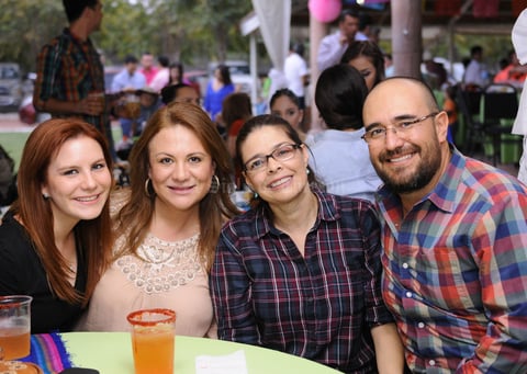 Makarena, Mónica, Lorena y Víctor