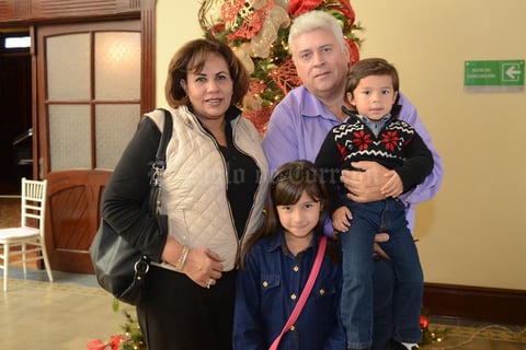 11122015 ASISTEN A CONCIERTO.  Socorro, Fernando, Angela y Héctor.