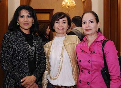 11122015 María Elena, Richy y Linda.