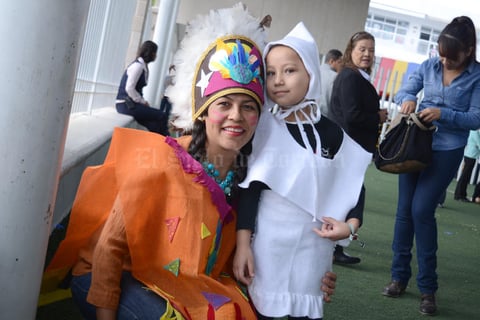 11122015 FESTEJOS DEL DíA DE ACCIÓN DE GRACIAS.  Nayelli y Daniela.