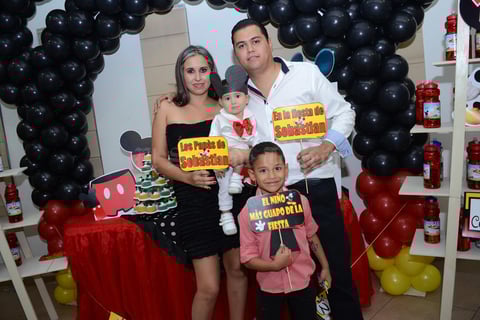 11122015 DIVERTIDA PIñATA.  Sebastián Suárez Márquez cumplió un año de vida, por lo que fue festejado con una alegre fiesta. Lo acompañaron: Marcela, Alfredo y Santiago.