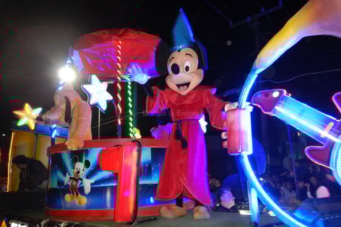 Mickey Mouse no podía faltar en el desfile.
