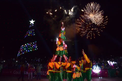 Laguneros disfrutaron del Desfile Navideño "Coahuila Brilla 2015".