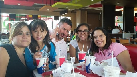10122015 Óscar, Bárbara, Mario, Montse, Yuly, Cristy y Nany.