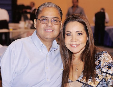10122015 RECIENTE EVENTO.  José Luis y Adriana.