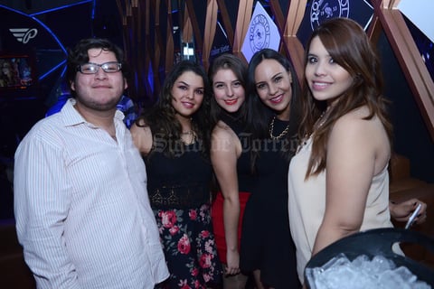 10122015 EN EL ANTRO.  Julio, Ana Laura, Gemma, Mónica y Paty.