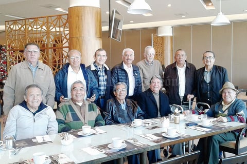 13122015 REENCUENTRO.  Exalumnos de la PVC se reúnen cada año, y en este 2015, celebraron 55 años de haber egresado del plantel.