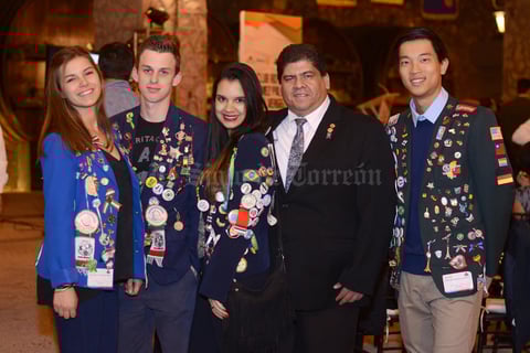 12122015 Romane, Gustavo, Raquel, Ricardo y Benjamín.