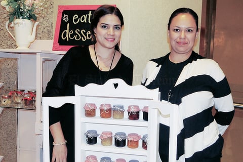 12122015 Paola Montañez y Marifer Espinoza.