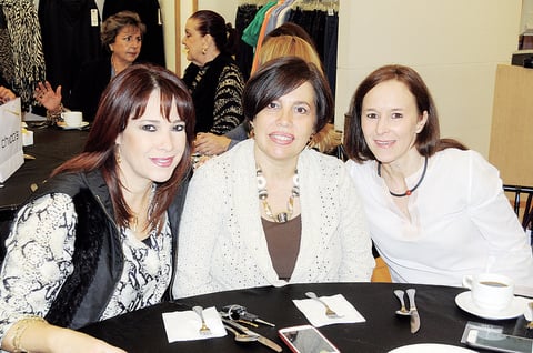 12122015 MUY LINDAS.  Ana Sofía, Helen y Andrea.