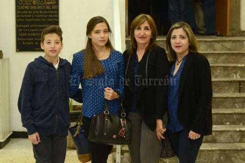 15122015 Jesús David, Sofía, Lupita y Gabriela.