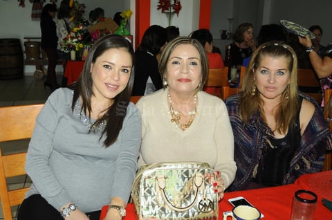 12122015 Denisse, Jaqui y Laura.