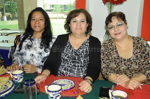 12122015 Carmen, Lupita y María.