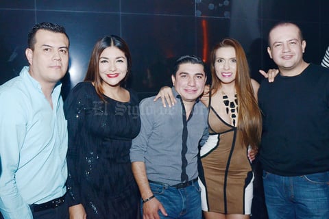 15122015 DE FIESTA.  Gerardo, Carolina, Mario, Elizabeth e Isaac.