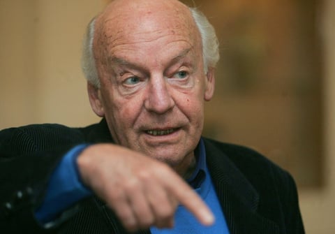 13 de abril | Eduardo Galeano. El cáncer de pulmón le arrebató la vida al reconocido escritor y periodista uruguayo.
