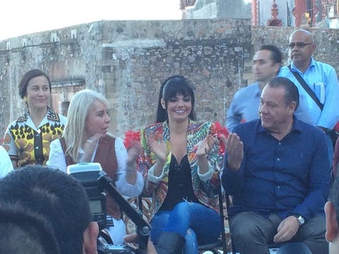 Carla Estrada es la productora de la serie sobre la vida de Joan Sebastian.