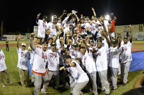 14 de septiembre | Beisbol. Los Tigres de Cancún desplegaron una ofensiva de 12 imparables para derrotar por 9-0 a los Acereros de Monclova y convertirse en los nuevos campeones de la Liga Mexicana de Béisbol.