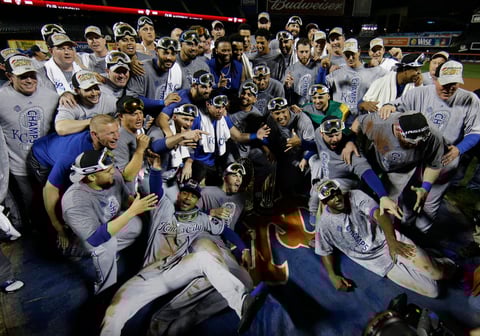 1 de noviembre | Beisbol. Los Reales de Kansas City conquistaron su primer campeonato de la Serie Mundial desde 1985, con una nueva remontada sobre los Mets de Nueva York.