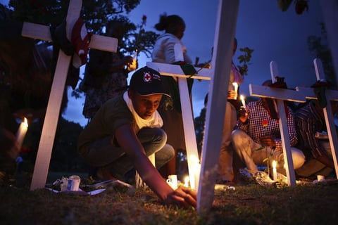 2 de abril | Atentado. El grupo yihadista somalí Al Shabab mata a 148 personas en un ataque a la Universidad de Garissa, en Kenia.