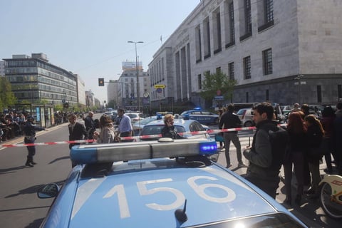 9 de abril | Tiroteo. Mueren tres personas, entre ellas un juez, en un tiroteo en el Palacio de Justicia de Milán.