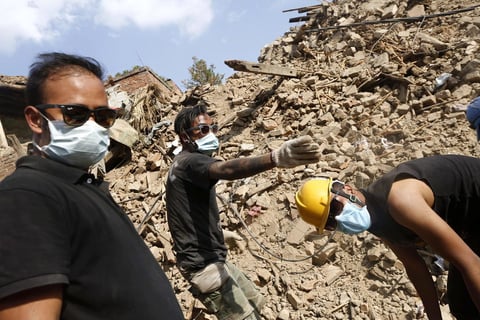 25 de abril | Sismo. Más de siete mil personas mueren en Nepal y miles resultan heridas a causa de un terremoto de 7.8 grados.