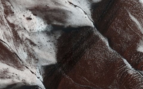 28 de septiembre | Descubrimiento. La NASA descubre la existencia de corrientes de agua salada en la superficie de Marte.