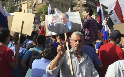 13 de octubre | Ataque. Rebeldes sirios atacan la embajada de Rusia en Damasco.