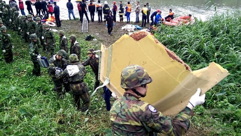 4 | Avionazo. 43 muertos, en el accidente de un avión de TransAsia Airways, en Taipei, debido a que los pilotos, tras sufrir una avería en el segundo motor, apagaron por error el primero.