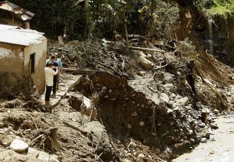 18 de mayo | Avalancha. Una avalancha por las lluvias deja 94 muertos en Colombia.