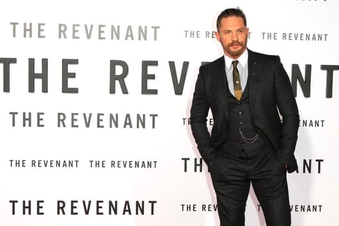Tom Hardy posó a su llegada al estreno en Los Ángeles.