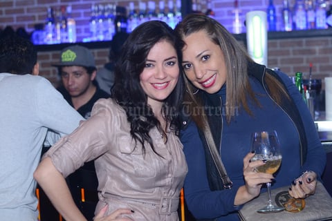 18122015 AMIGAS.  Emilia y Ginna.