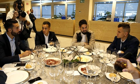 Los jugadores  Álvaro Arbeola, Lucas Vázquez, Isco y Cherysev.