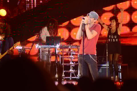 21 de mayo | Enrique Iglesias. Una "noche loca" llena de sensualidad y amor fue el concierto que ofreció el español en La Laguna.