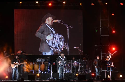 23 de mayo | Intocable. La banda regresó a la Comarca Lagunera para celebrar su 20 aniversario con sus fanáticos en el Coliseo Centenario a través de los grandes éxitos que han marcado su carrera.
