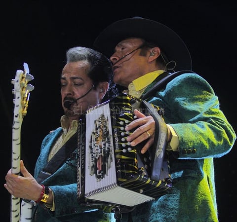 30 de mayo | Los Tigres del Norte. A casi tres años de no "rugir" en la región, la banda acutó con éxito en la Explanada del Coliseo Centenario de Torreón.