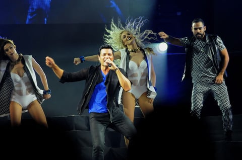 07 de noviembre | Chayanne. Con movimientos de cadera y su particular voz, el boricua irrumpió en la explanada del Coliseo Centenario con su tour En todo estaré.