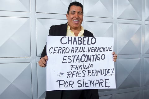 A pesar del frío, los asistentes le agradecieron a Chabelo por su trayectoria.