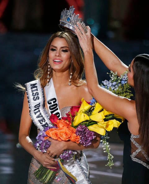 Miss Colombia Ariadna Gutiérrez fue anunciada por Harvey como ganadora e incluso había sido coronada por su compatriota Paulina Vega, Miss Universo 2014.