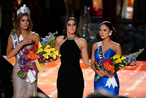 La filipina Pia Wurtzbach fue coronada como Miss Universo 2015 en una gala que tuvo un desenlace esperpéntico ya que, por un error del presentador Steve Harvey, la colombiana Ariadna Gutiérrez había sido nombrada vencedora unos instantes antes.