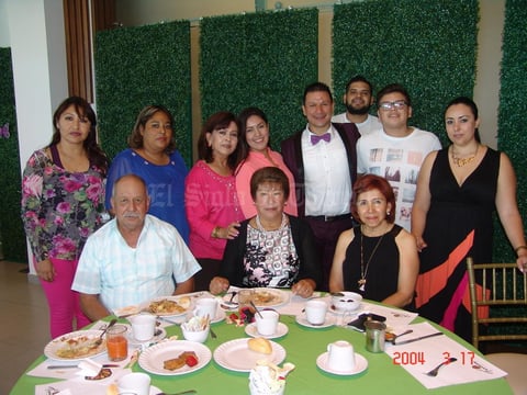 17122015 Judith con Alma, Yadira, Luis y Enrique.