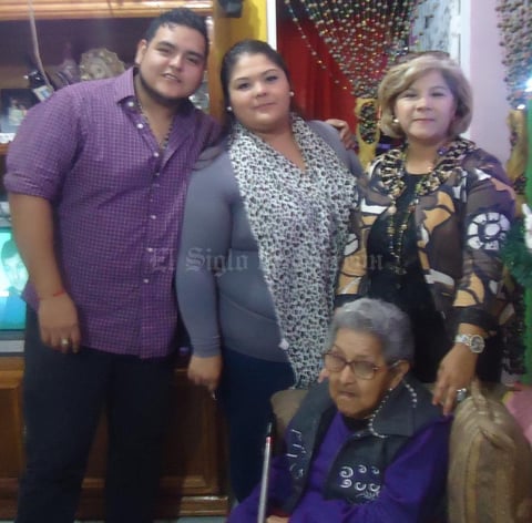 17122015 Gaby, Michelle, Luis Ángel, Vanessa y Bob.