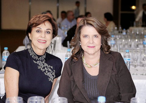 19122015 AMIGAS.  Beatriz Muñoz y Susana González.